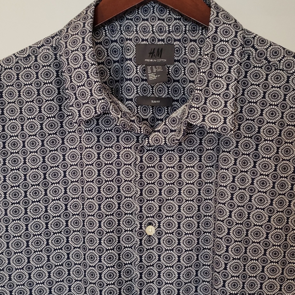🔥3/$45 or 5/$60🔥  H&M Short-Sleeved Circular Print Shirt